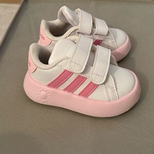 Adidas Kids White and Pink Bubble Comfy Sneakers